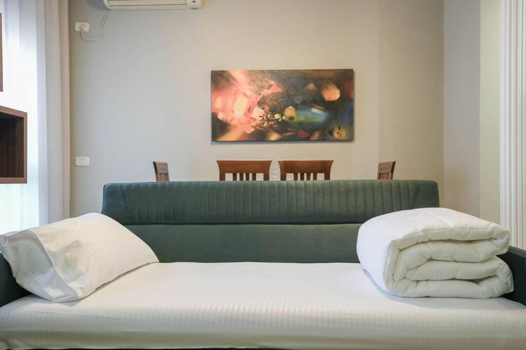 Staycation, City Center Apartment With Balcony Тирана Экстерьер фото