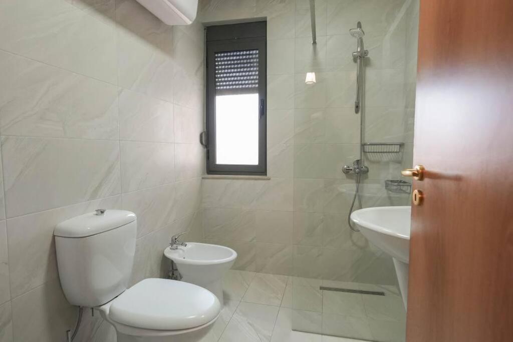 Staycation, City Center Apartment With Balcony Тирана Экстерьер фото
