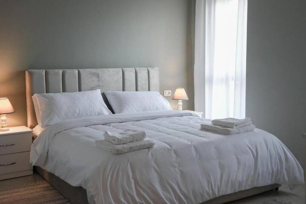 Staycation, City Center Apartment With Balcony Тирана Экстерьер фото